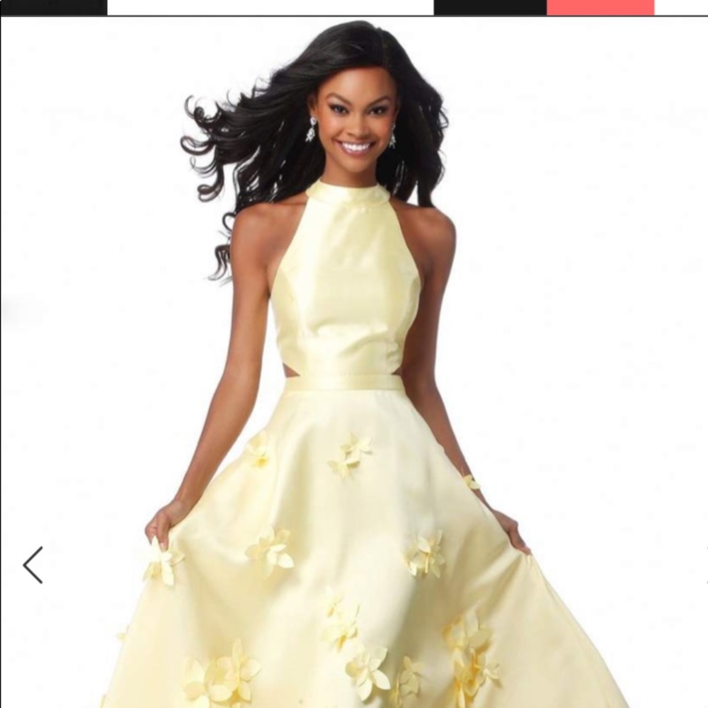 Sherri Hill yellow halter gown size 0.